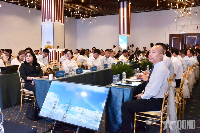 Các đại biểu dự hội thảo.
