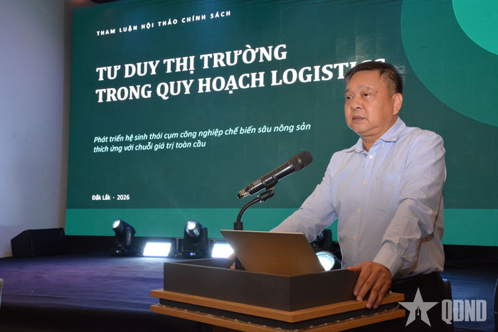 Đại tá Nguyễn Thành Sơn, Chủ tịch HĐQT Công ty CP Cảng Cát Lái, Tổng công ty Tân cảng Sài Gòn phát biểu tại hội thảo.