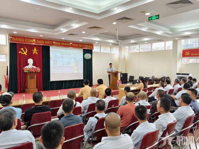  Hội nghị được tổ chức cả sáng và chiều nhằm phổ biến kiến thức pháp luật đến 100% đội ngũ lái xe. 