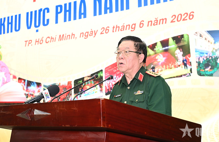 Đại tướng Nguyễn Trọng Nghĩa phát biểu tại buổi gặp mặt. 
