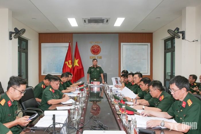  Quang cảnh buổi làm việc. 
