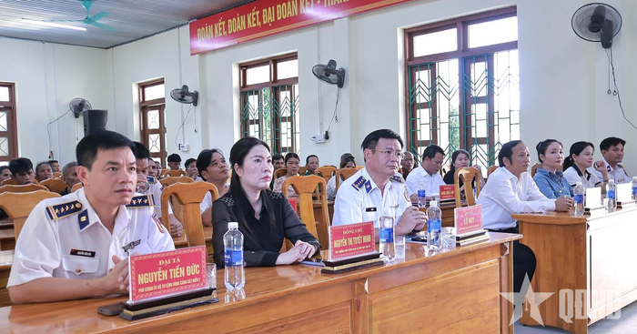  Các đại biểu dự chương trình.