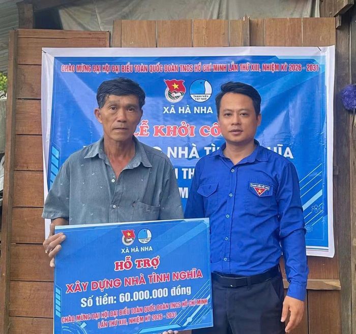 Đoàn Thanh niên - Hội Liên hiệp thanh niên xã Hà Nha khởi công xây dựng nhà tình nghĩa cho bà Hồ Thị Tám là thân nhân liệt sĩ.