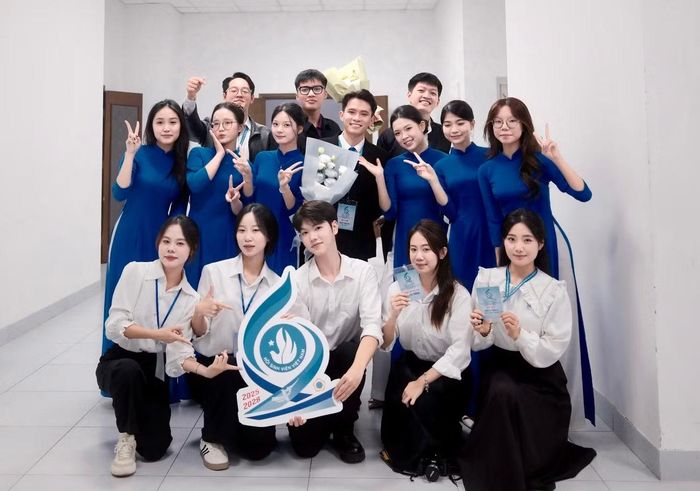 Tuấn Anh trong vai trò Chủ nhiệm CLB Lễ tân.