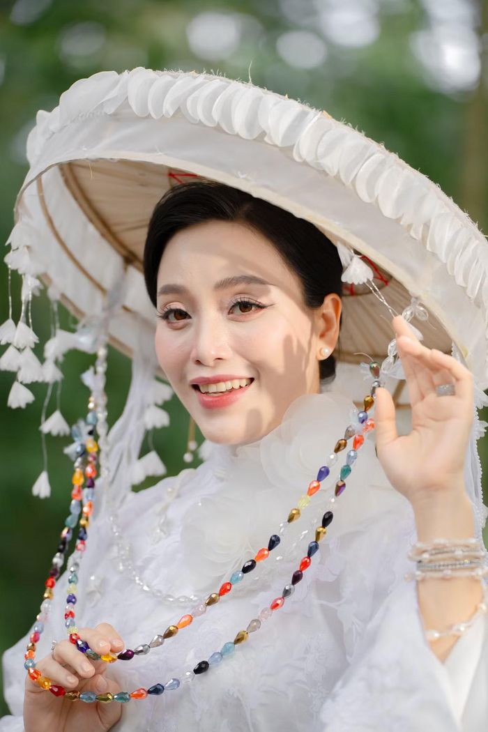 Trong nỗ lực tìm tòi và sáng tạo con đường riêng của mình, Huyền Trang luôn tạo được sự mới mẻ qua mỗi lần ra sản phẩm mới.