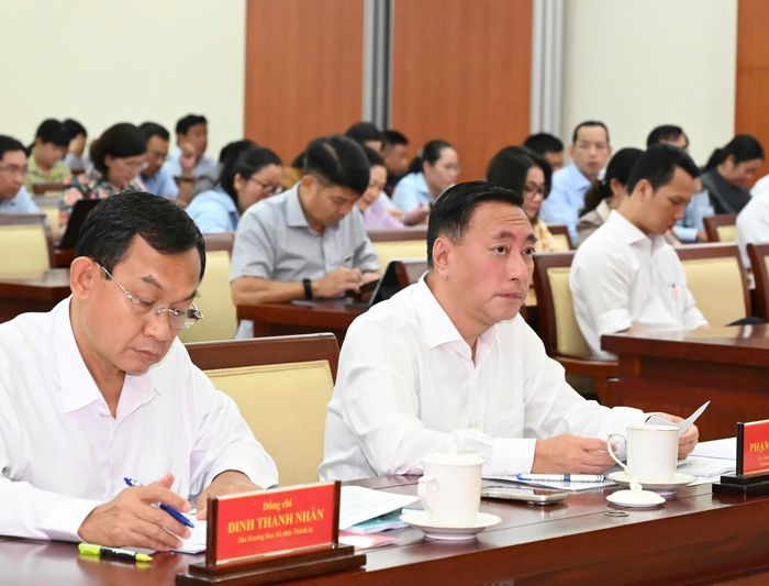  Trưởng Ban Tổ chức Thành ủy TPHCM Phạm Thành Kiên và Phó Trưởng Ban Tổ chức Thành ủy TPHCM Đinh Thanh Nhàn dự hội nghị. Ảnh: VIỆT DŨNG 