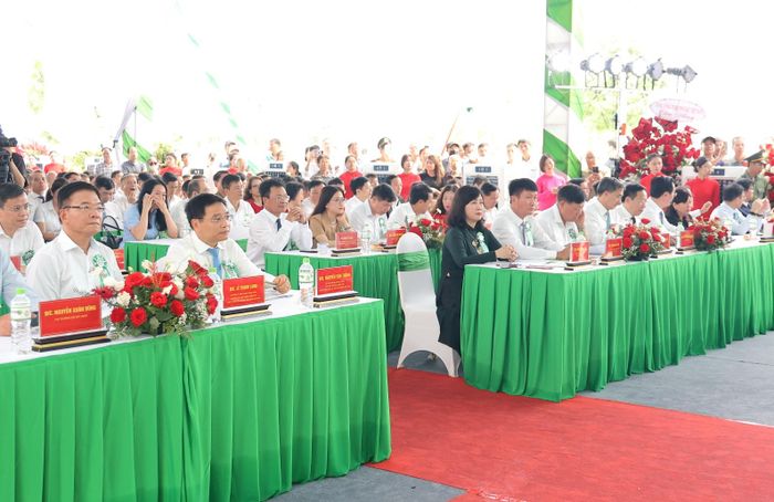  Các đại biểu tham dự lễ khai trương đưa vào hoạt động cơ sở 2 của Bệnh viện Bạch Mai ở Ninh Bình. Ảnh: TRẦN MINH 