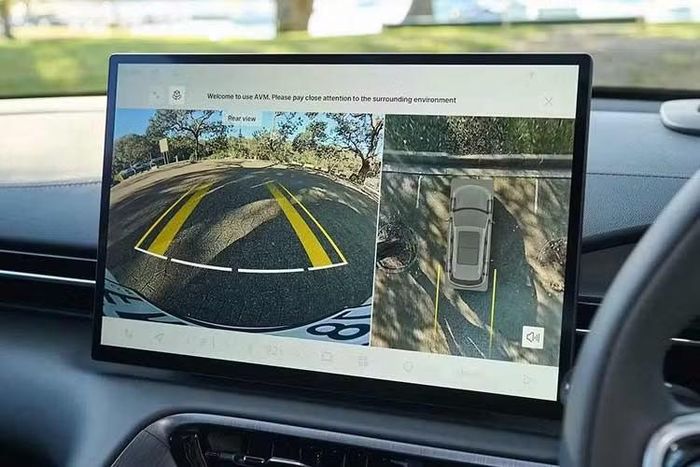 Ở mảng công nghệ, phiên bản nâng cấp tại Trung Quốc còn được bổ sung cảm biến LiDAR phía trên kính lái, cùng các camera mới ở hai bên và phía sau. Hệ thống này hỗ trợ nền tảng lái bán tự động G-Pilot H5, cho phép xe vận hành với tính năng hỗ trợ lái nâng cao trên cả đường cao tốc lẫn đường đô thị tại Trung Quốc.