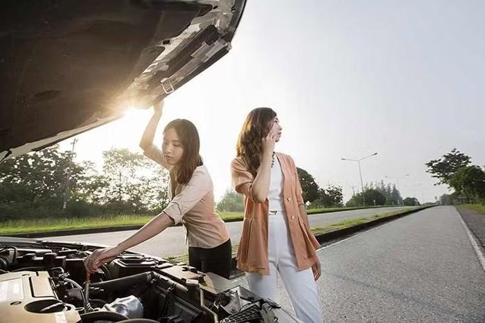 Ngoài việc kiểm tra định kỳ, ông Barron khuyến cáo chủ xe nên duy trì ắc quy ở trạng thái sạc đầy và tránh để xe đỗ không sử dụng trong thời gian dài.