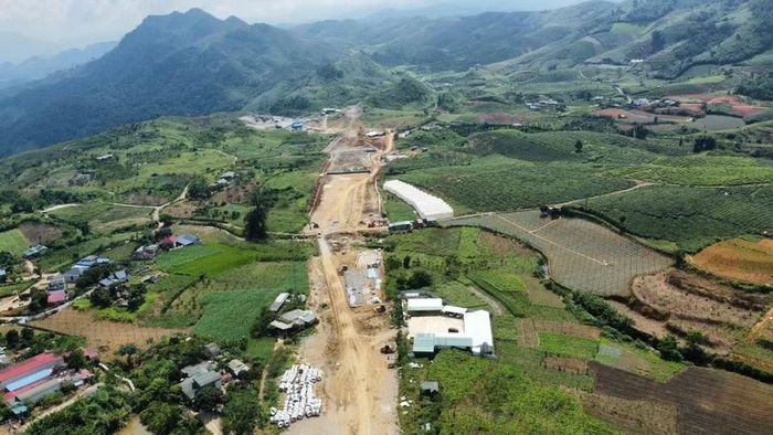 Tuyến đường cao tốc Hòa Bình - Mộc Châu đang được đẩy nhanh tiến độ.