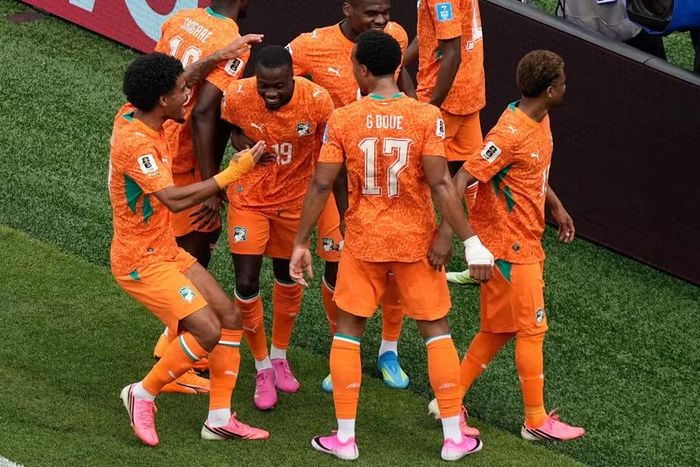 Bờ Biển Ngà xếp nhì bảng E để lần đầu vượt qua vòng bảng World Cup.
