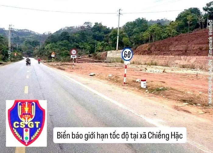 Biển báo lắp đặt trên Quốc lộ 6 thuộc địa phận xã Chiềng Hặc, tỉnh Sơn La.