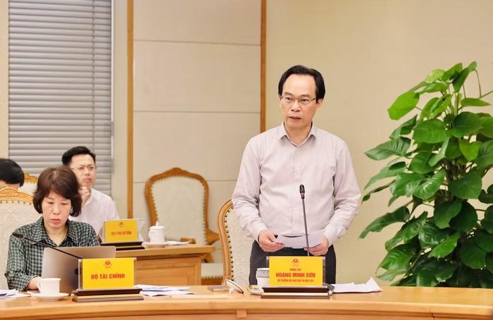 Bộ trưởng Bộ GD&amp;ĐT Hoàng Minh Sơn phát biểu tại cuộc họp.