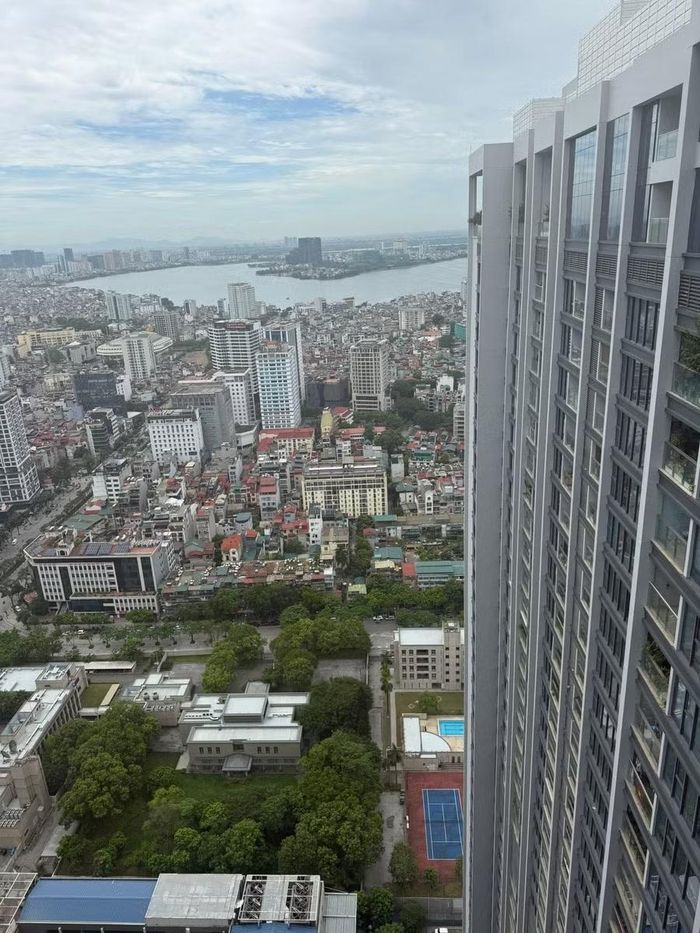  Hoa hậu Mai Phương Thúy tặng em gái căn hộ trị giá 120 tỷ đồng . 
