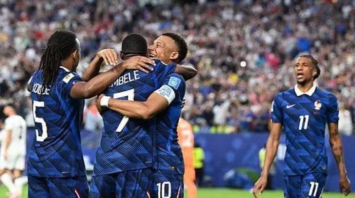 Tuyển Pháp đang có được phong độ cực tốt ở World Cup năm nay khi thắng cả hai trận. Thắng Senegal 3-1 và Iraq 3-0, qua đó sớm có vé vào vòng đấu loại trực tiếp.