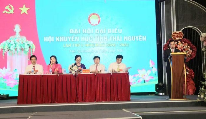 Ông Lê Mạnh Hùng, Phó Chủ tịch - Tổng Thư ký Trung ương Hội Khuyến học Việt Nam phát biểu tại Đại hội.