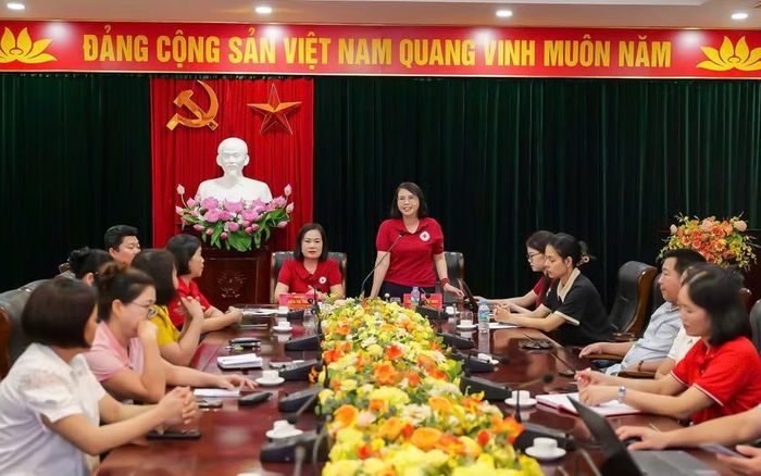 Các đại biểu thảo luận tại chương trình.
