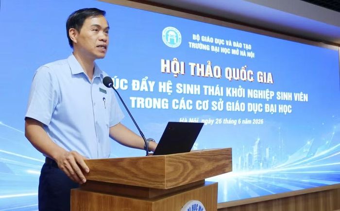 PGS.TS Dương Thăng Long - Phó Hiệu trưởng Trường Đại học Mở Hà Nội phát biểu tại hội thảo.