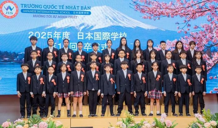 Học sinh tiểu học trong buổi Lễ tốt nghiệp