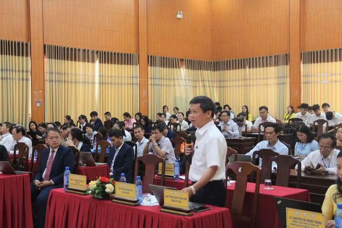 Đại biểu góp ý kiến tại Hội thảo.