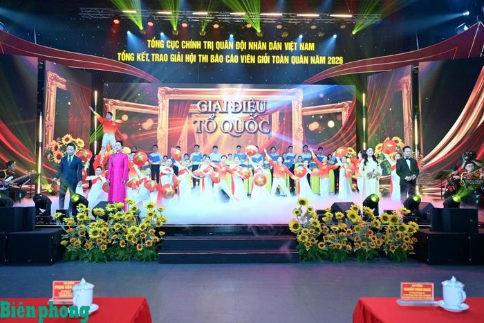 Một tiết mục văn nghệ đặc sắc tại chương trình. Ảnh: Cẩm Linh