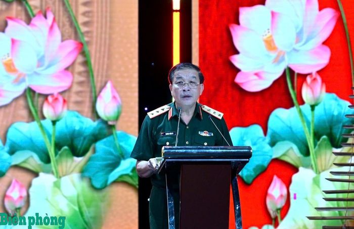 Thượng tướng Trương Thiên Tô phát biểu tại lễ trao giải. Ảnh: Cẩm Linh