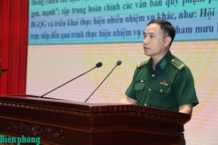 Đại tá Vũ Văn Hưng, Phó Tham mưu trưởng Bộ đội Biên phòng báo cáo kết quả công tác tham mưu biên phòng 6 tháng đầu năm 2026. Ảnh: Xuân Khoa