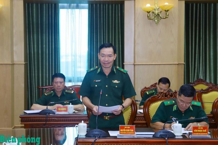 Thiếu tướng Nguyễn Xuân Toàn, Ủy viên Ban Thường vụ Đảng ủy, Chủ nhiệm Chính trị Bộ đội Biên phòng phát biểu tại buổi làm việc. Ảnh: Ngọc Lâm