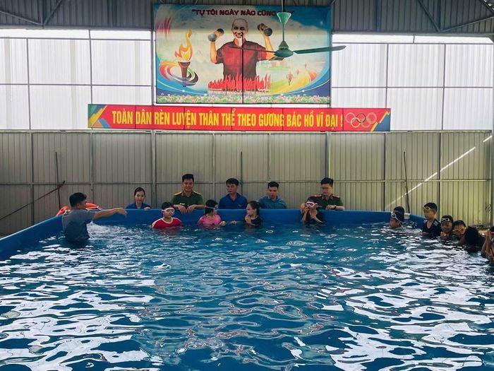 Không chỉ góp phần bảo vệ an toàn cho trẻ em, các lớp học bơi còn là môi trường để thanh niên phát huy tinh thần xung kích, tình nguyện vì cộng đồng. Thông qua hoạt động, đoàn viên thanh niên không chỉ lan tỏa kỹ năng sống cho trẻ em mà còn tạo nên những sân chơi lành mạnh trong dịp hè.