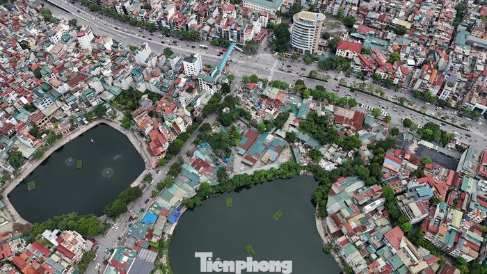 Vị trí Nhà hát Thành phố nằm tại ngã tư sầm uất, đông đúc giữa đường Trần Khát Chân và Võ Thị Sáu