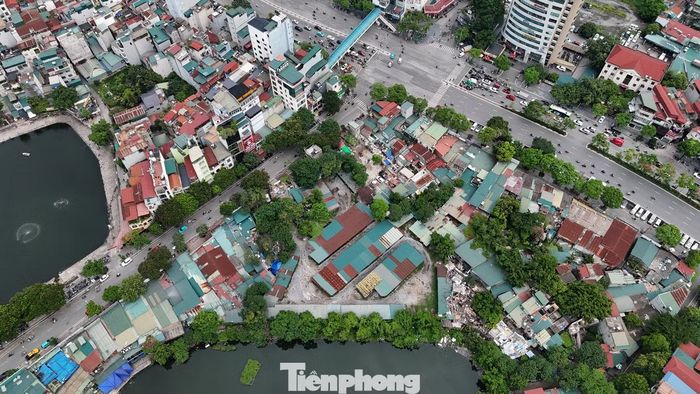 Trong đó, dự án phía Tây Bắc Công viên Võ Thị Sáu dự kiến theo quy hoạch sẽ là Nhà hát Thành phố. Khu đất này trước đây được giao để xây dựng Trung tâm văn hóa Thể dục thể thao quận Hai Bà Trưng với diện tích khoảng 9.249m2.
