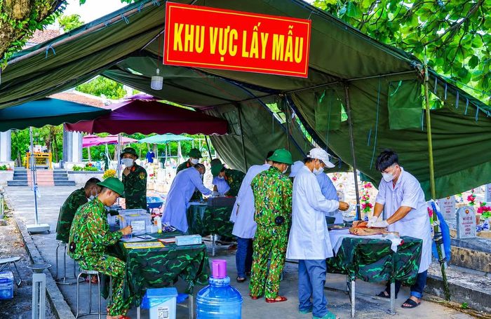 Khu vực lấy mẫu là nơi nhiều cảm xúc nhất, tất cả đều vỡ òa khi hài cốt liệt sĩ còn nguyên vẹn