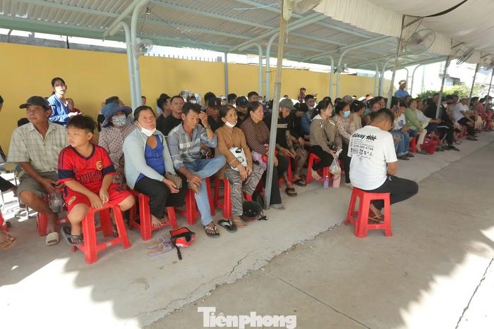  Phiên tòa lưu động thu hút sự quan tâm của đông đảo người dân địa phương. Ảnh: Nguyễn Tiến 