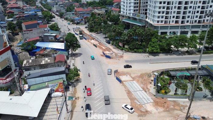 Đặc biệt, mới đây trên địa bàn phường Quan Triều (tỉnh Thái Nguyên), một tài xế xe tải đậu xe ven đường đã tử vong do rơi xuống cống thoát nước. Nguyên nhân là bởi tấm đan nắp cống bị gãy nhưng không được thay thế, đặt cảnh báo kịp thời. Do đó, vấn đề đảm bảo an toàn tại các công trình cần được các chủ đầu tư, đơn vị thi công thực hiện nghiêm theo quy định.