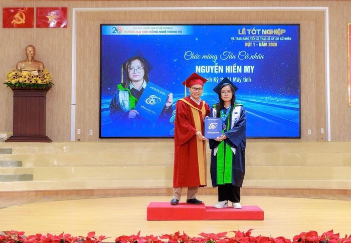 Hiền My trong lễ tốt nghiệp đại học