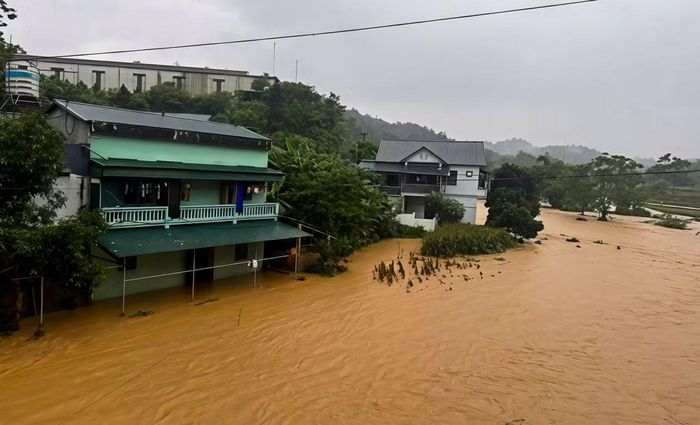 Nước từ thượng nguồn đổ về, trên địa bàn xã Hòa An đã xảy ra ngập úng cục bộ, gây thiệt hại nghiêm trọng về nông nghiệp. Tính đến 11h, tổng diện tích hoa màu bị ngập ước tính khoảng 57 ha, 133 nhà bị ngập dưới 1m tập trung ở các xóm Nà Tẻng, Mã Quan, Thái Cường, Xóm 9 Bế Triều, Xóm 6 Bế Triều.