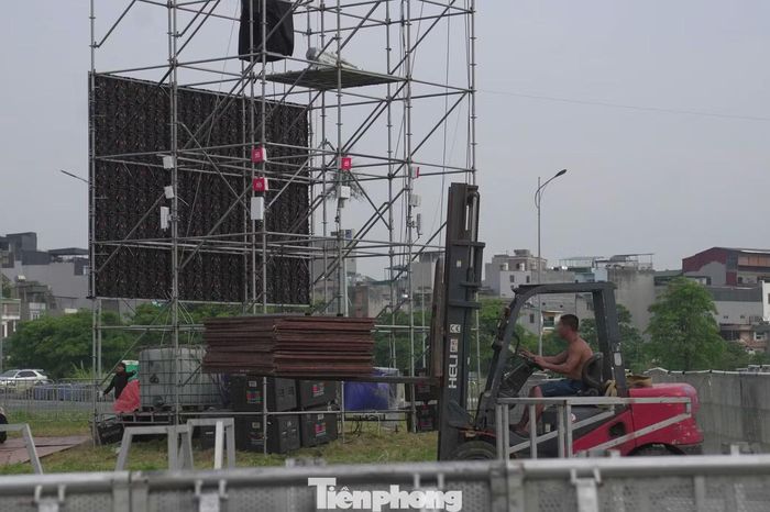 Sân khấu cũng được thiết kế theo ý tưởng đặc biệt để tôn vinh ý nghĩa của concert.