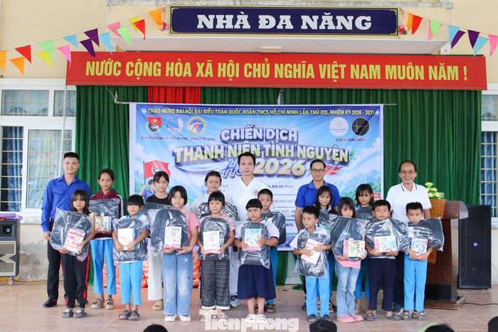 Theo anh Alăng Crom - Bí thư Đoàn xã Tây Giang, địa phương có nhiều sông suối, địa hình phức tạp nên nguy cơ xảy ra tai nạn đuối nước luôn hiện hữu, đặc biệt vào mùa mưa. “Bởi vậy, các hoạt động hỗ trợ của Đoàn Trường ĐH Thể dục Thể thao Đà Nẵng có ý nghĩa rất thiết thực, đáp ứng đúng nhu cầu thực tế của địa phương và nhận được sự hưởng ứng tích cực từ học sinh, phụ huynh. Những kỹ năng được học hôm nay có thể giúp các em tránh được tai nạn, rủi ro trong tương lai. Đó là giá trị lâu dài và ý nghĩa nhất mà chương trình mang lại”, anh Alăng Crom nói.