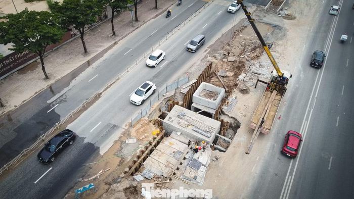 Sau hơn 4 tháng triển khai, dự án đã cơ bản hoàn thành các hạng mục kỹ thuật phức tạp theo kế hoạch bao gồm đóng cừ thép, đào đất lòng kênh, thi công dầm đáy, đổ bê tông dầm đỉnh và lắp đặt cống hộp. Nhiều đoạn kênh đã hoàn thiện, hình thành tuyến thoát nước đồng bộ, thay đổi rõ rệt diện mạo ban đầu.