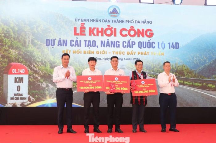 Trao hỗ trợ an sinh cho các xã Bến Giằng, Nam Giang và La Dêê