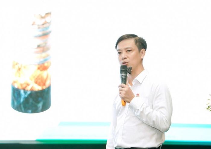 Các báo cáo viên đại diện các đơn vị trong Vietsovpetro trình bày tham luận tại hội nghị.