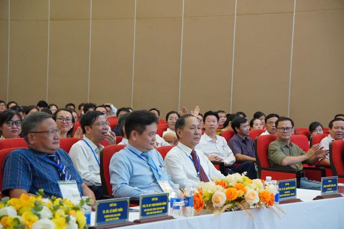 Hội nghị thu hút sự tham gia của 83 báo cáo viên, trình bày tại 09 phiên chuyên đề bao quát đa dạng lĩnh vực