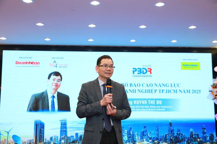 TS. Huỳnh Thế Du công bố Báo cáo PBDR 2025. Ảnh: Hoàng Chương