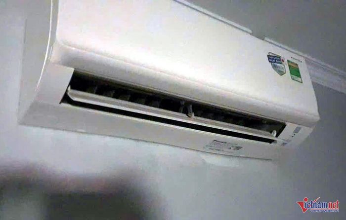 Máy điều hòa nhà anh U. bị hư hỏng. Ảnh: V.U