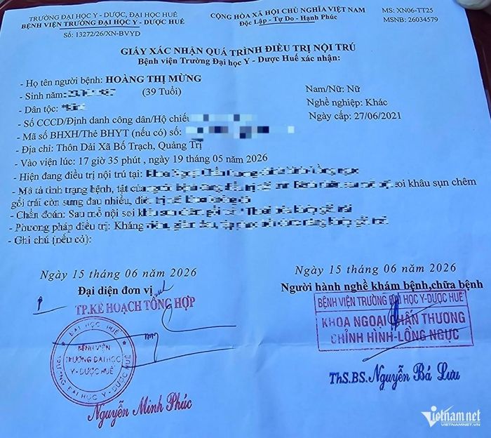 Để chị Mừng có thể đi lại bình thường, chị Mừng cần phải phẫu thuật thay sụn khớp. Ảnh: Hải Sâm