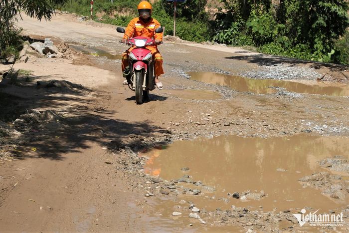 Với người dân vùng biên giới phía Tây Đà Nẵng, việc khởi công dự án là niềm vui sau nhiều năm chờ đợi một tuyến đường mới.