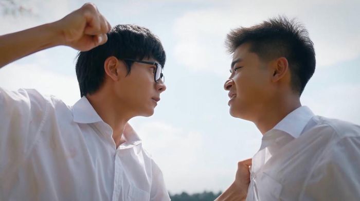 Hai nhân vật chính hóa thù hận chỉ vì sự xuất hiện của một cô gái. 
