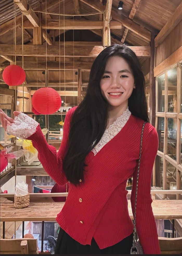 Cô là một trong những lựa chọn chất lượng trong đội hình của tuyển bóng chuyền U18 nữ Việt Nam, luôn nhận được sự quan tâm đặc biệt mỗi khi thi đấu.