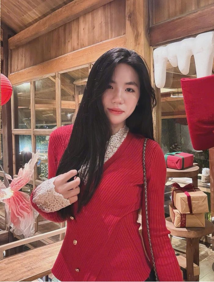 Dù còn trẻ nhưng Châm Anh thi đấu chững chạc, tiến bộ sau từng ngày.