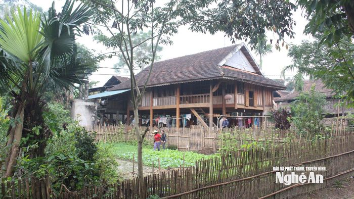 Vẻ thanh bình của bản Boong. Ảnh: Đ.T